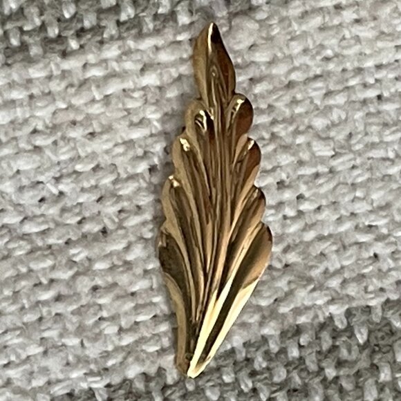 Vintage 14K Gold Feather Charm - Picture 5 of 6